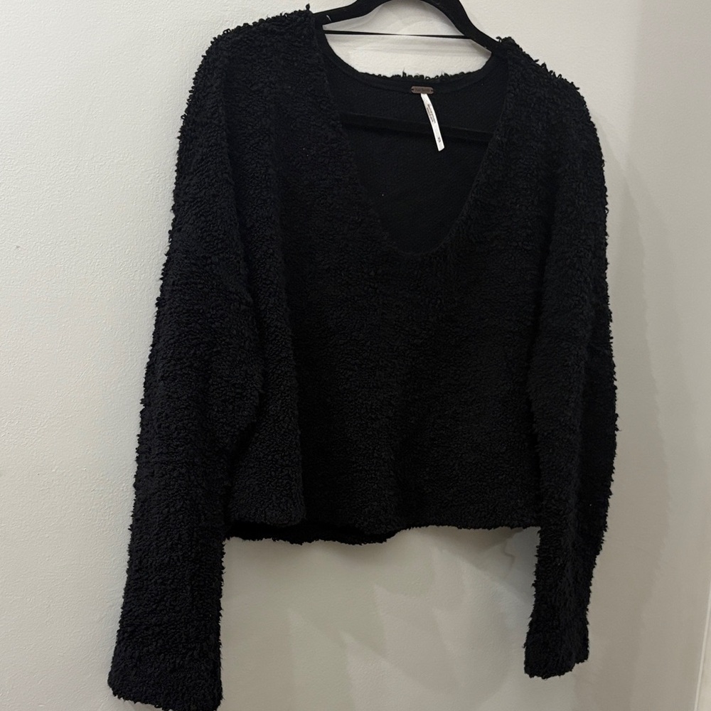 Free People black cropped Knit Sweater - medium - shaggy - v neck